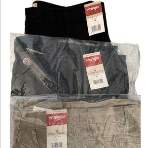 Three pack of mens Wrangler Authentic Cargo shorts- size 34 new with tags!